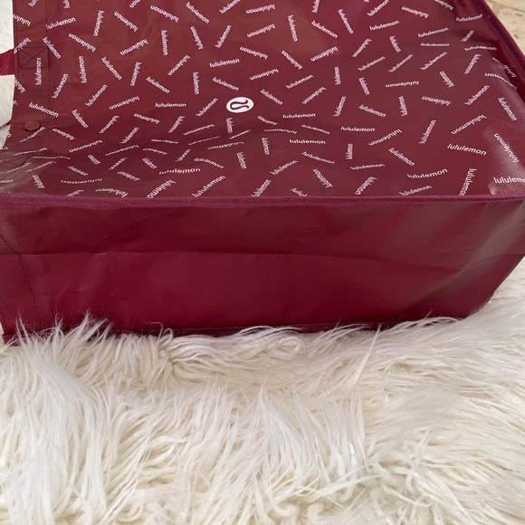 Lululemon "Lululemon large reuseable tote in holiday with logo" NWT - Picture 4 of 6